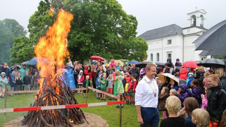 Børne Sankt Hans Bål foran Hørsholm Kirke 